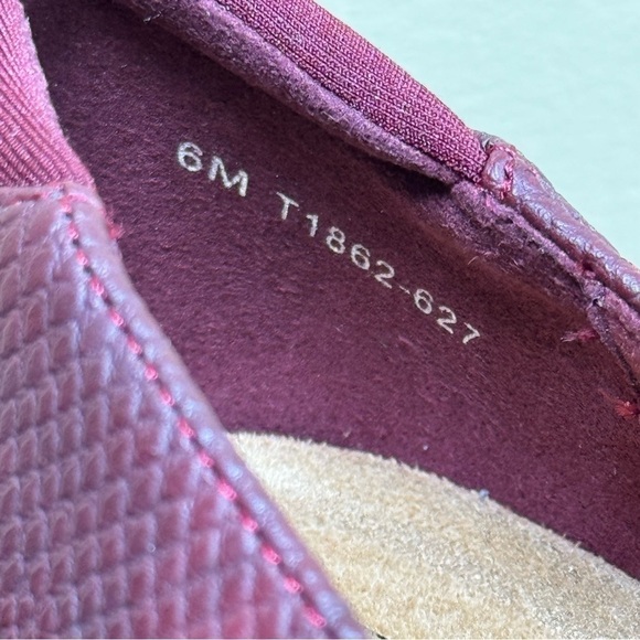 Trotters Melinda Slip-On in Burgundy Snake size 6 - Picture 10 of 16